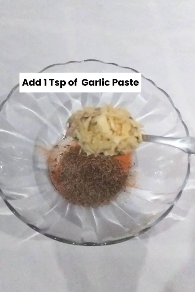 Garlic paste in chicken seasoning Garlic paste in chicken seasoning